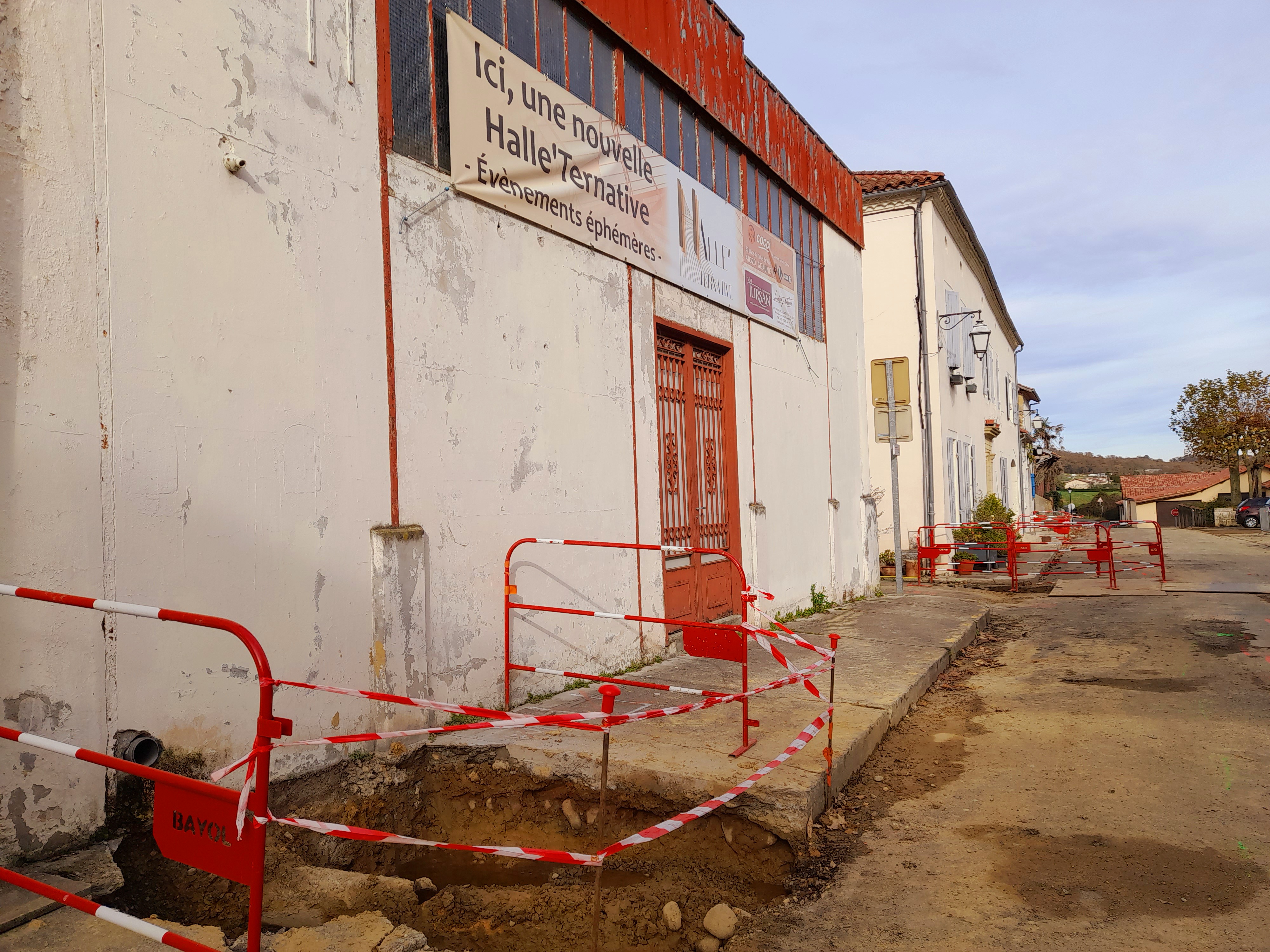 affiche Boutique éphémère artisanat local décembre noel 2024 la Halleternative travaux rue novembre 2025